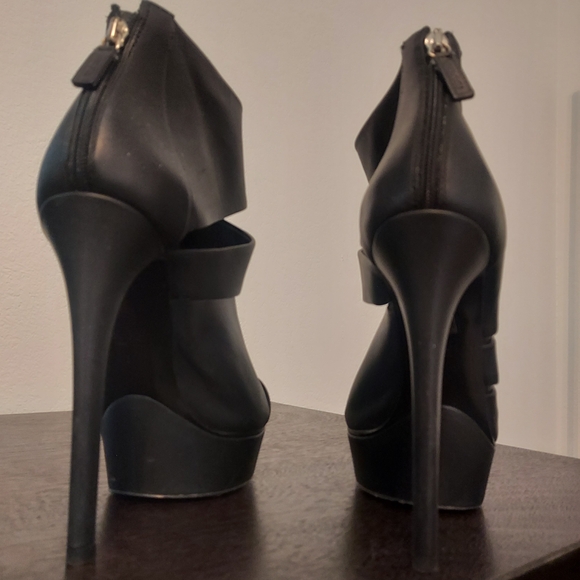 Gucci Black Ultra High Stiletto Heels - Picture 2 of 5
